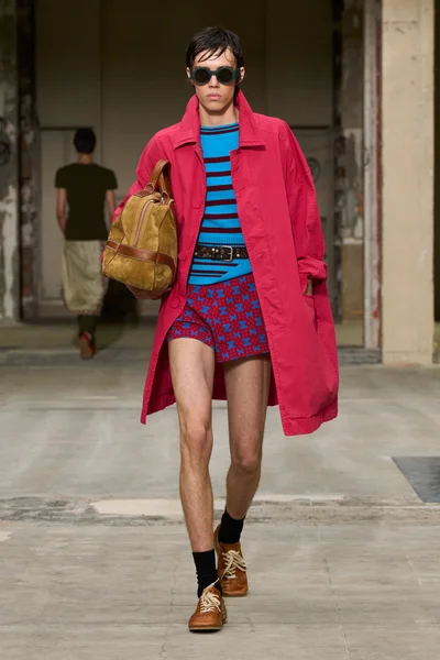 Look 32